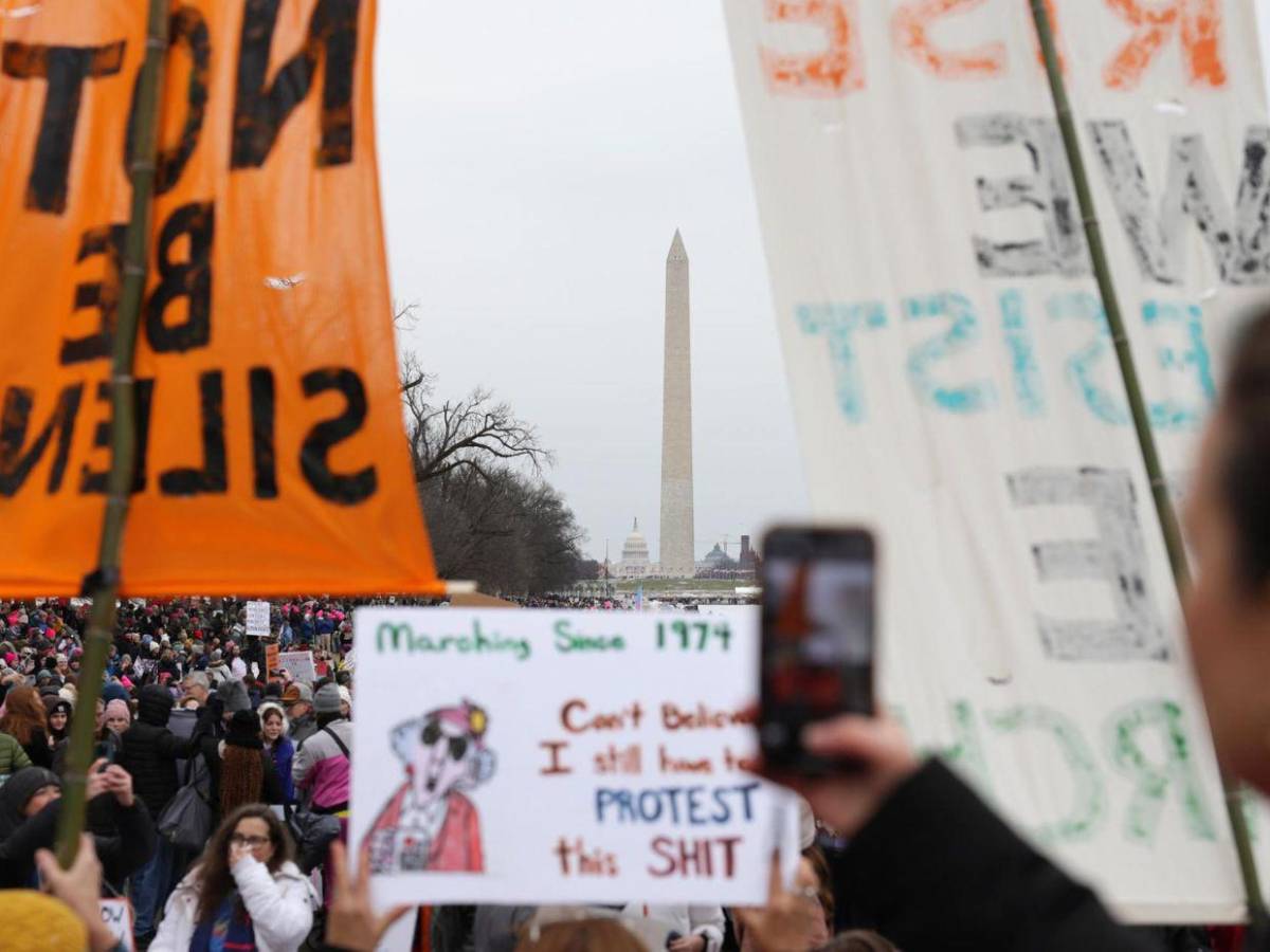 Miles marchan en Washington con un mensaje claro a Trump: los derechos de las mujeres