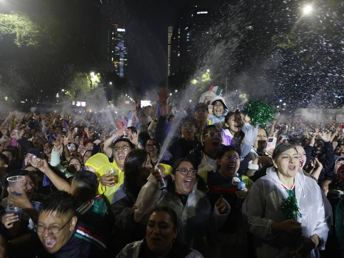 Suben a cuatro los muertos en festejo por triunfo de México: Fue una oleada de gente