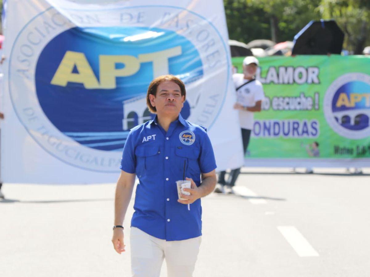 Día de la Biblia: Cientos de hondureños desfilan por el bulevar Suyapa en Tegucigalpa