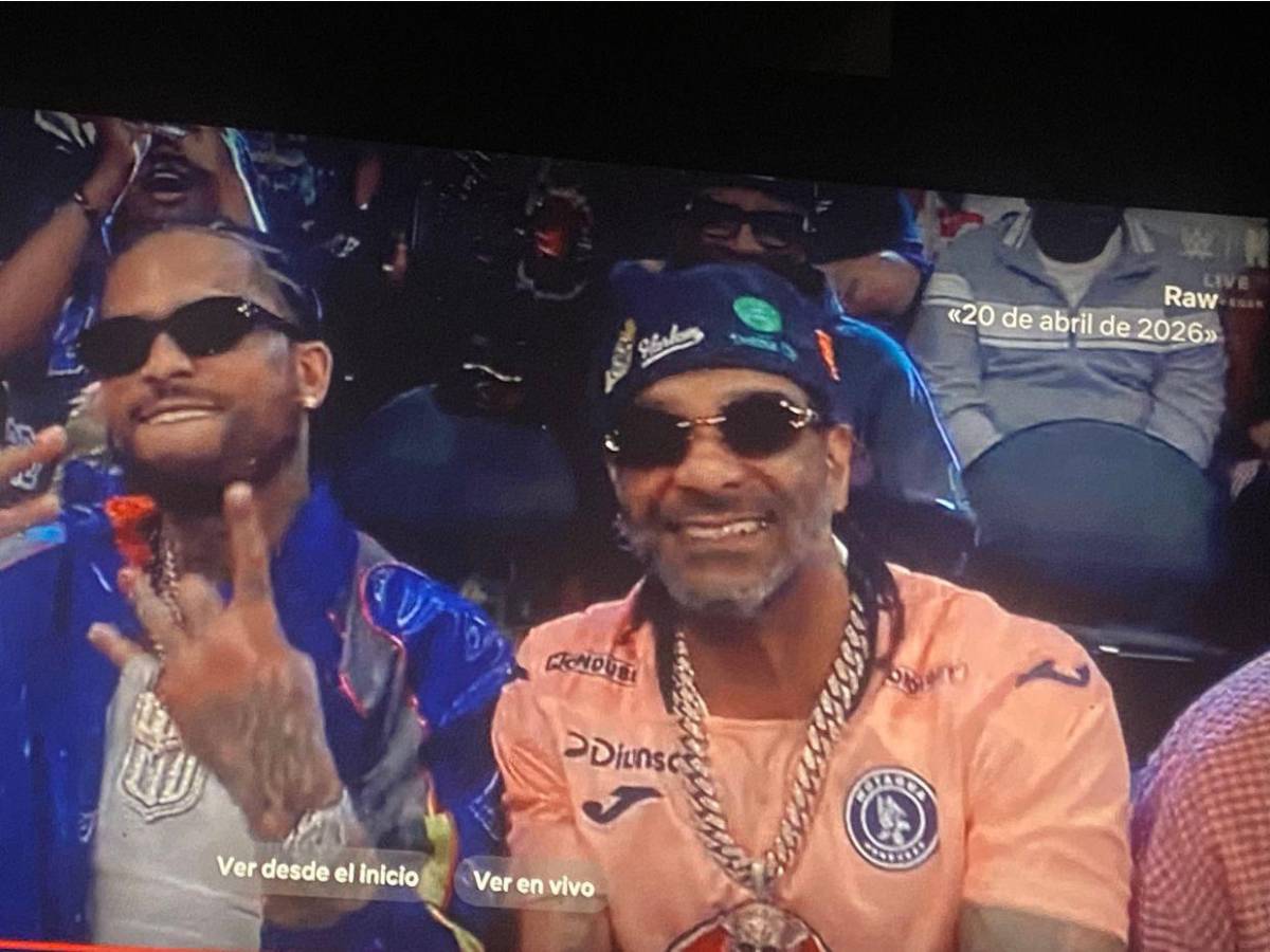 ¡Honduras presente en la WWE! Rapero de EE UU sorprende con la camiseta del Motagua