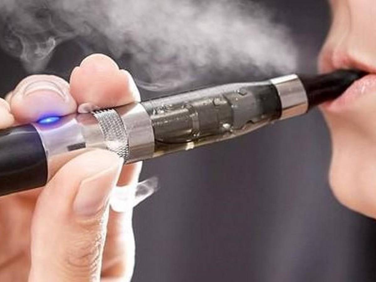 Proponen prohibir venta de cigarros electrónicos a menores de 18 años