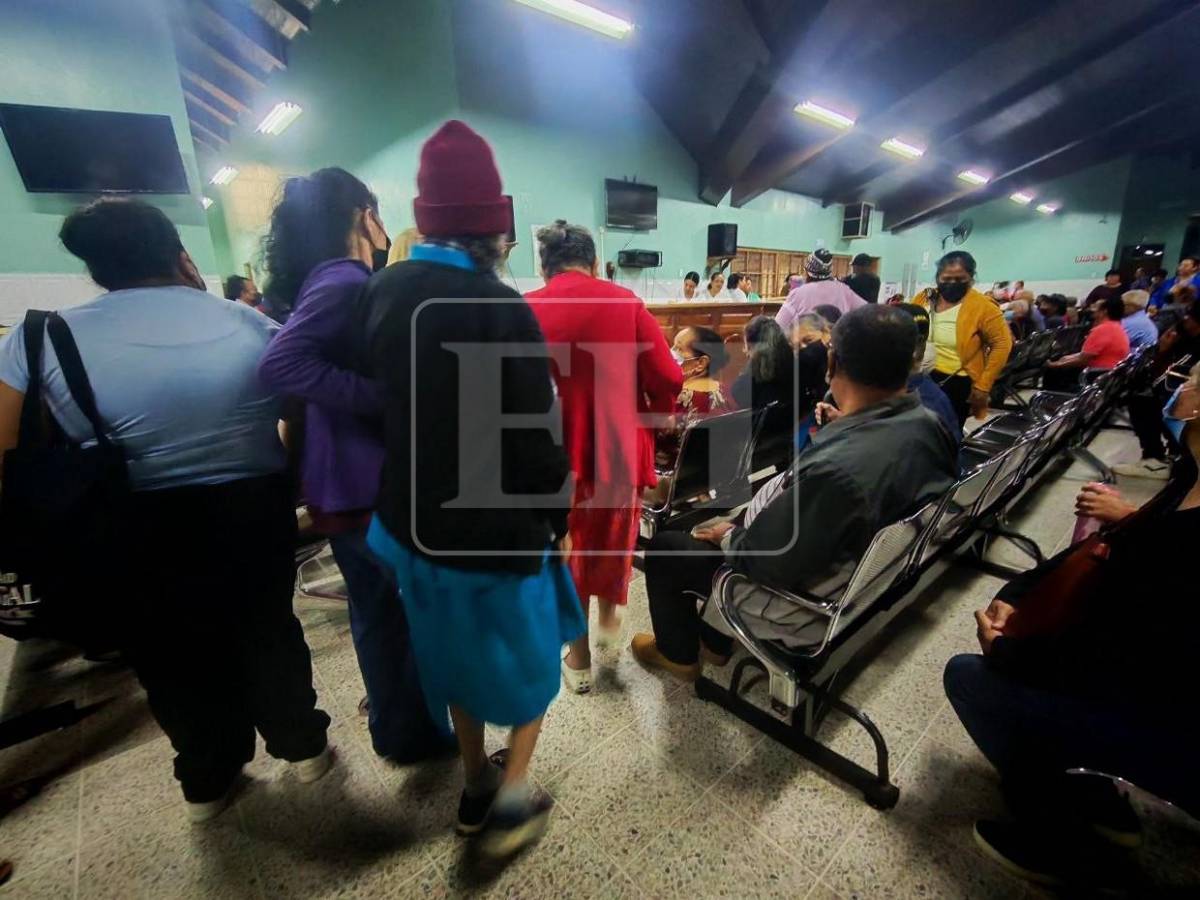 Abarrotada lucen salas del Hospital El Toráx por infecciones respiratorias