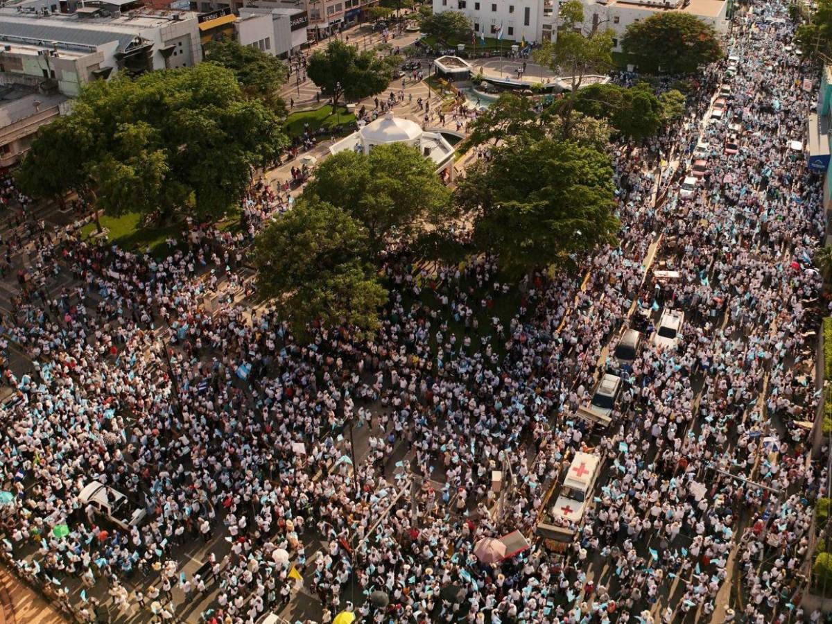 Histórica caminata de oración une a hondureños en todo el país