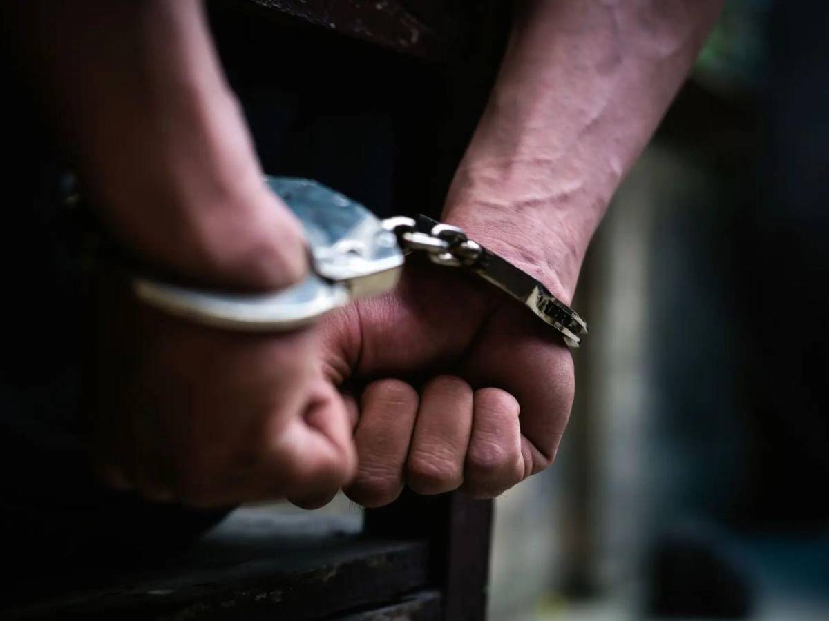 Padrastro abusó de menor de 8 años en La Ceiba; su madre lo descubrió