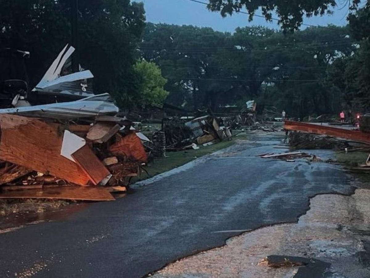 Al menos 13 muertos y decenas de desaparecidos dejan inundaciones en Texas Al menos 13 muertos y decenas de desaparecidos dejan inundaciones en Texas