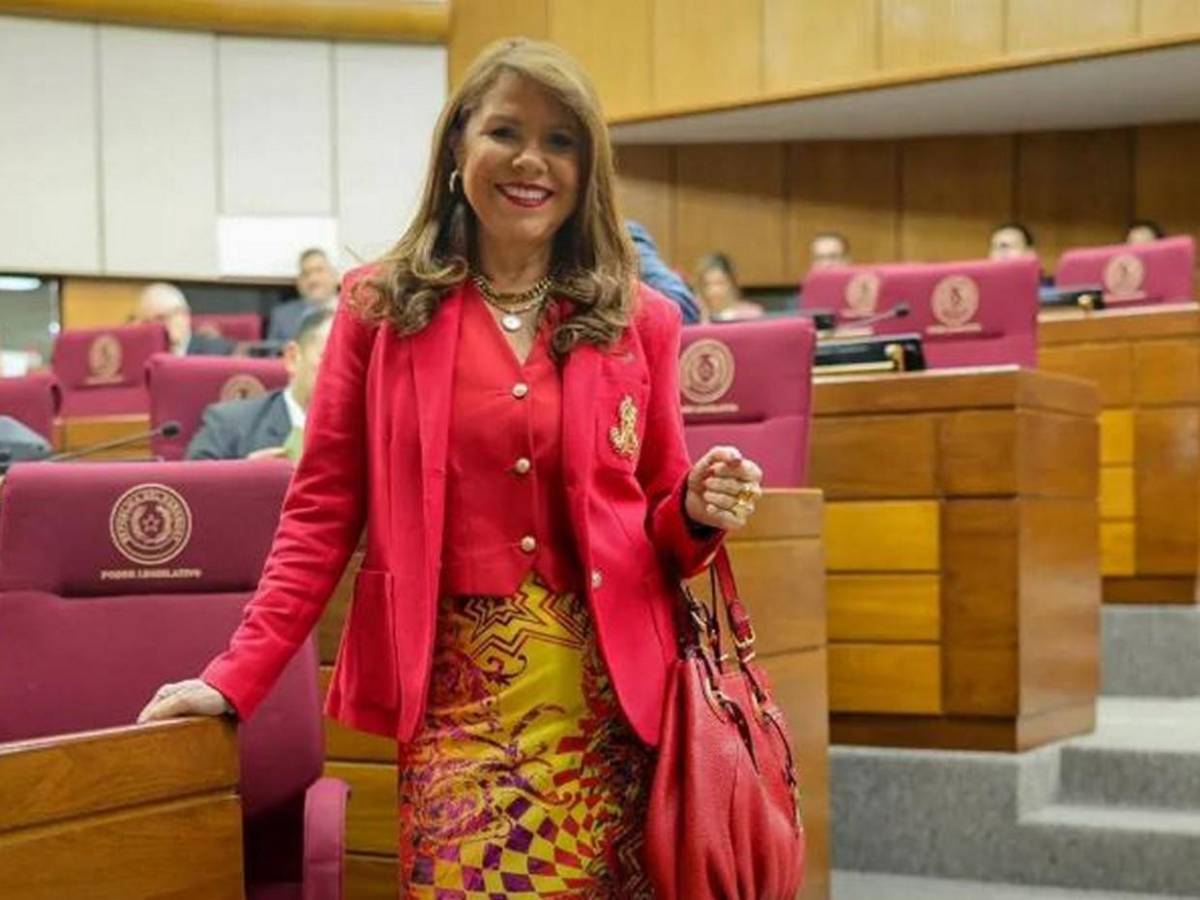 Polémica e irreverente: así es Celeste Amarilla, senadora que lanzó ofensas racistas a Mbappé