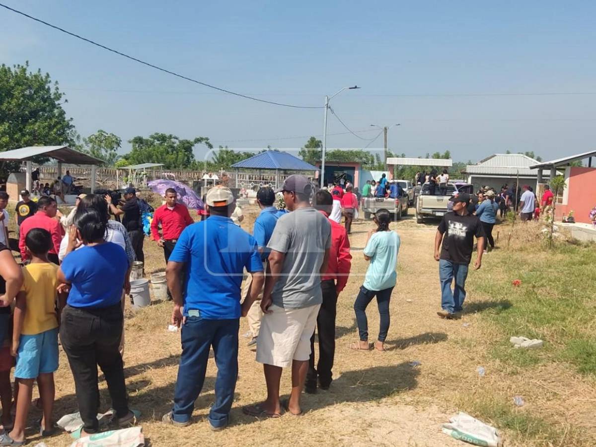 Nos dejas un vacío: dura despedida a las víctimas de la masacre en Trujillo