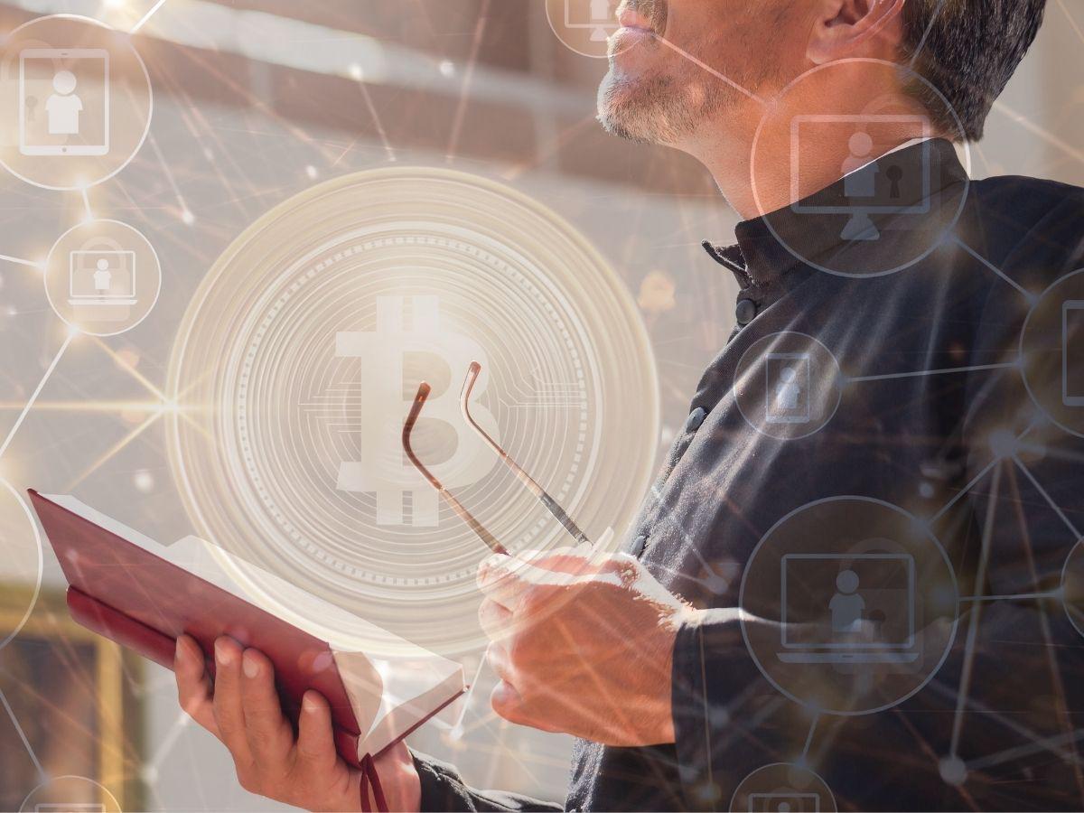 “Escuché mal a Dios”: Pastor en EUA que timó a fieles por $1,3 millones en criptomonedas