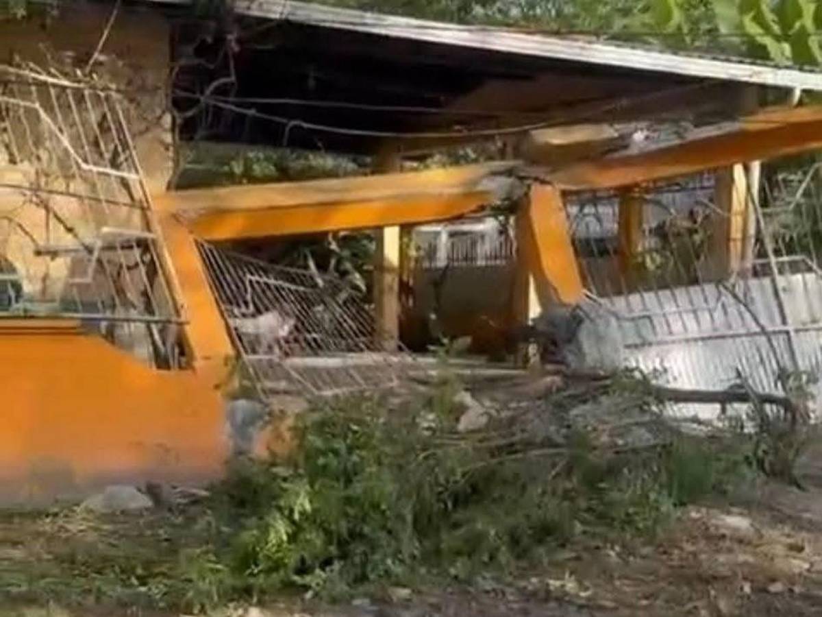 Conductor intenta huir de la Policía y termina incrustado en una casa en SPS