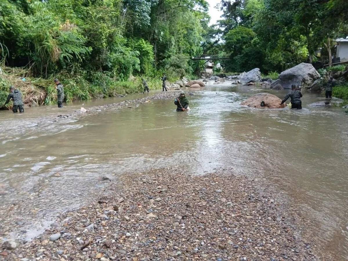 Un guacal, una vela y el vaciado de presa: la búsqueda del joven arrastrado por río en Taulabé