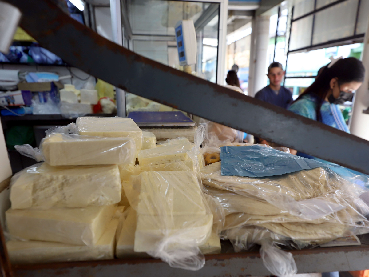Nueve productos bajan de precio en mercados locales