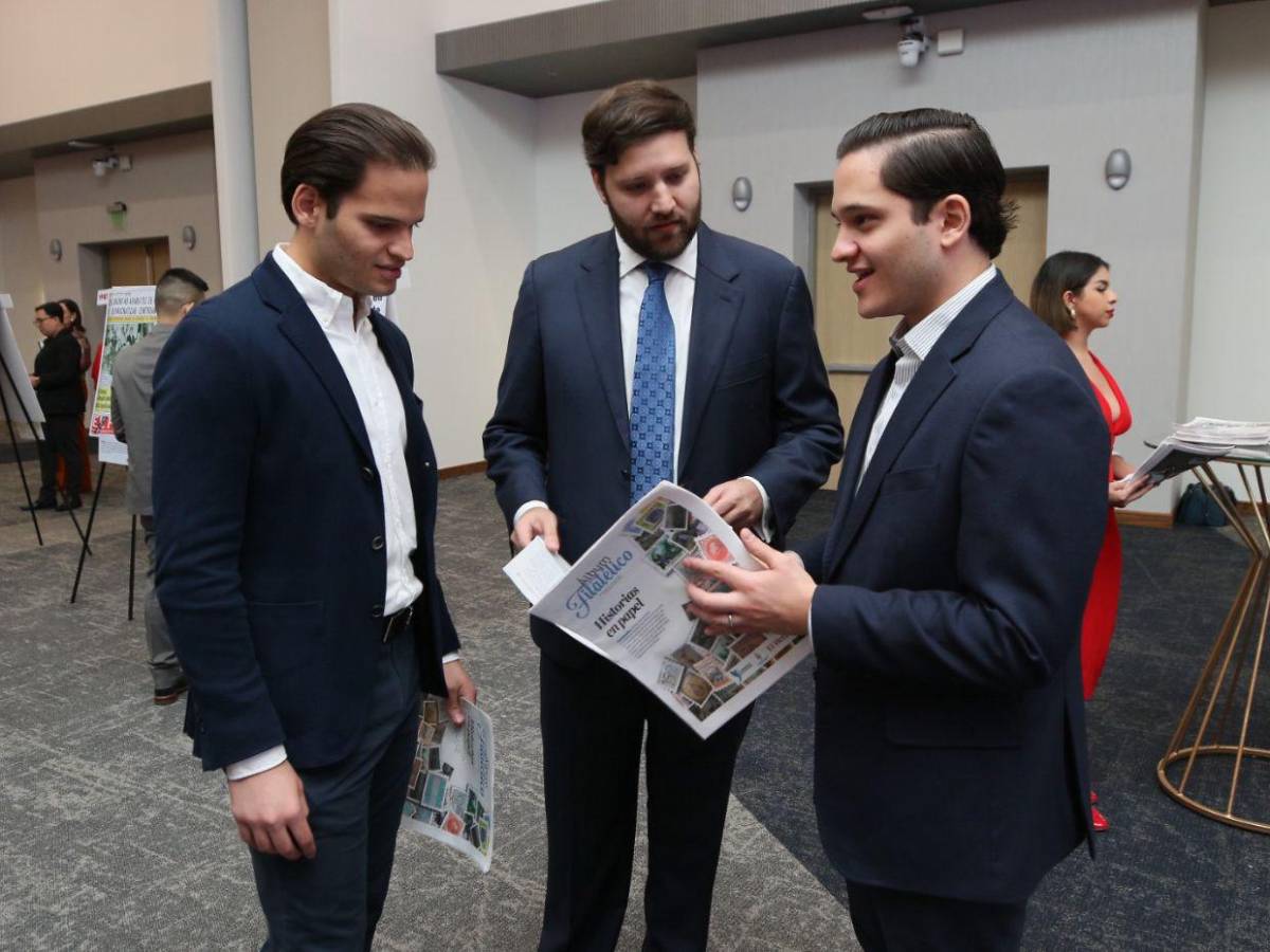 Lectores de EL HERALDO reconocen aporte a la educación de Álbum Filatélico