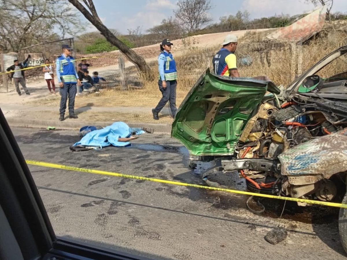 Fueron las autoridades de la DNVT quienes confirmaron el fallecimiento de una persona tras el fuerte accidente.