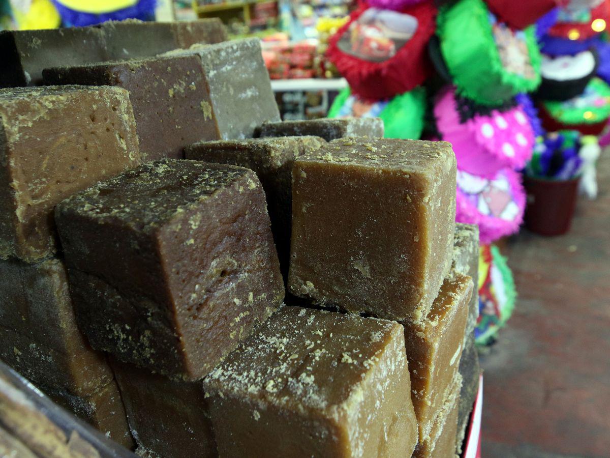 ¿Cuánto cuesta cada ingrediente para nacatamales y torrejas en la capital?