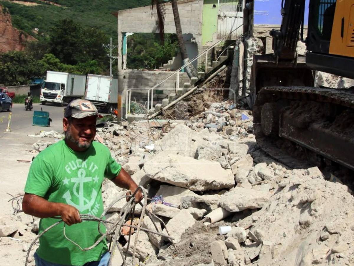 Así avanza demolición de viviendas en salida al sur para ampliación de carretera