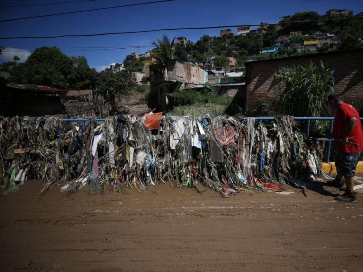 Pobladores de la colonia 1 de Diciembre en el DC y su calvario tras inundarse sus casas