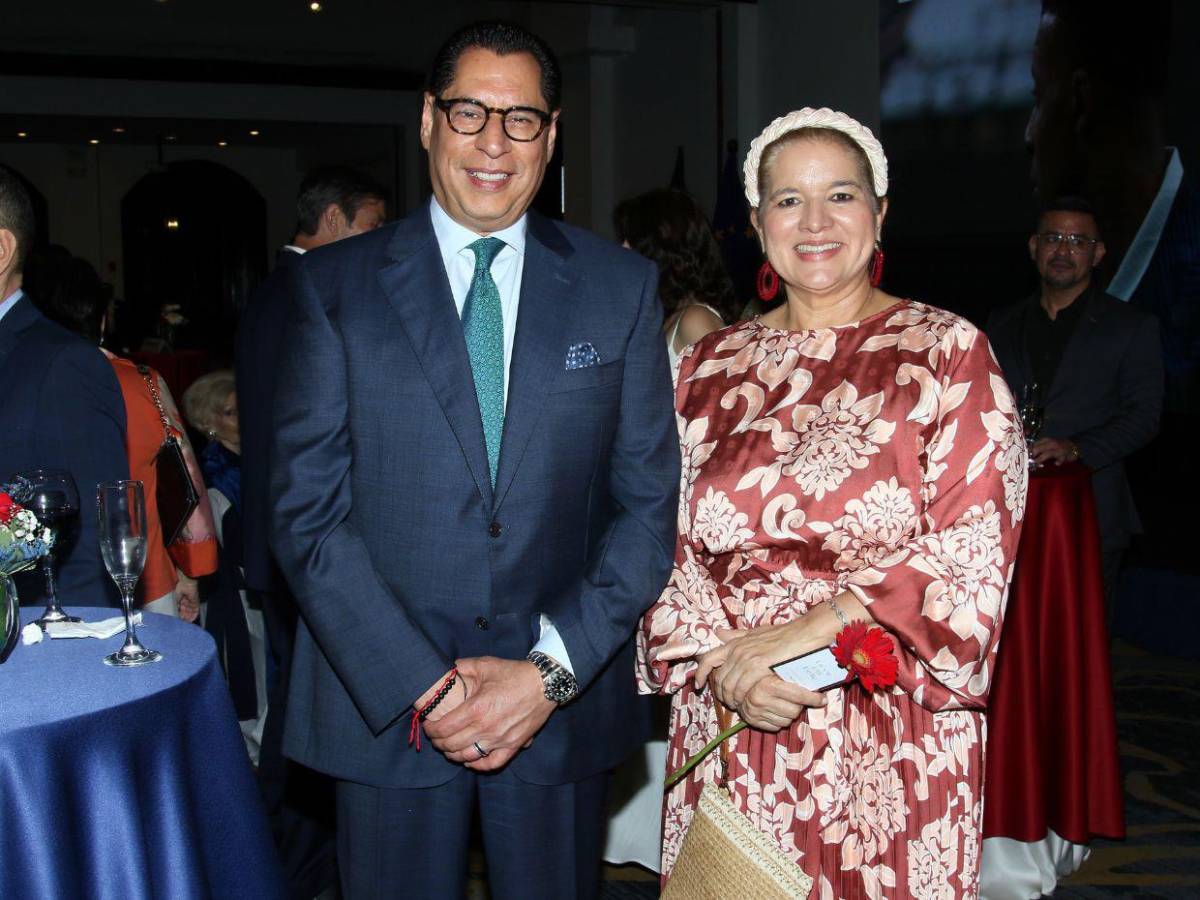Diplomáticos y funcionarios brindan en el Hotel Clarion por el Día Nacional de Francia
