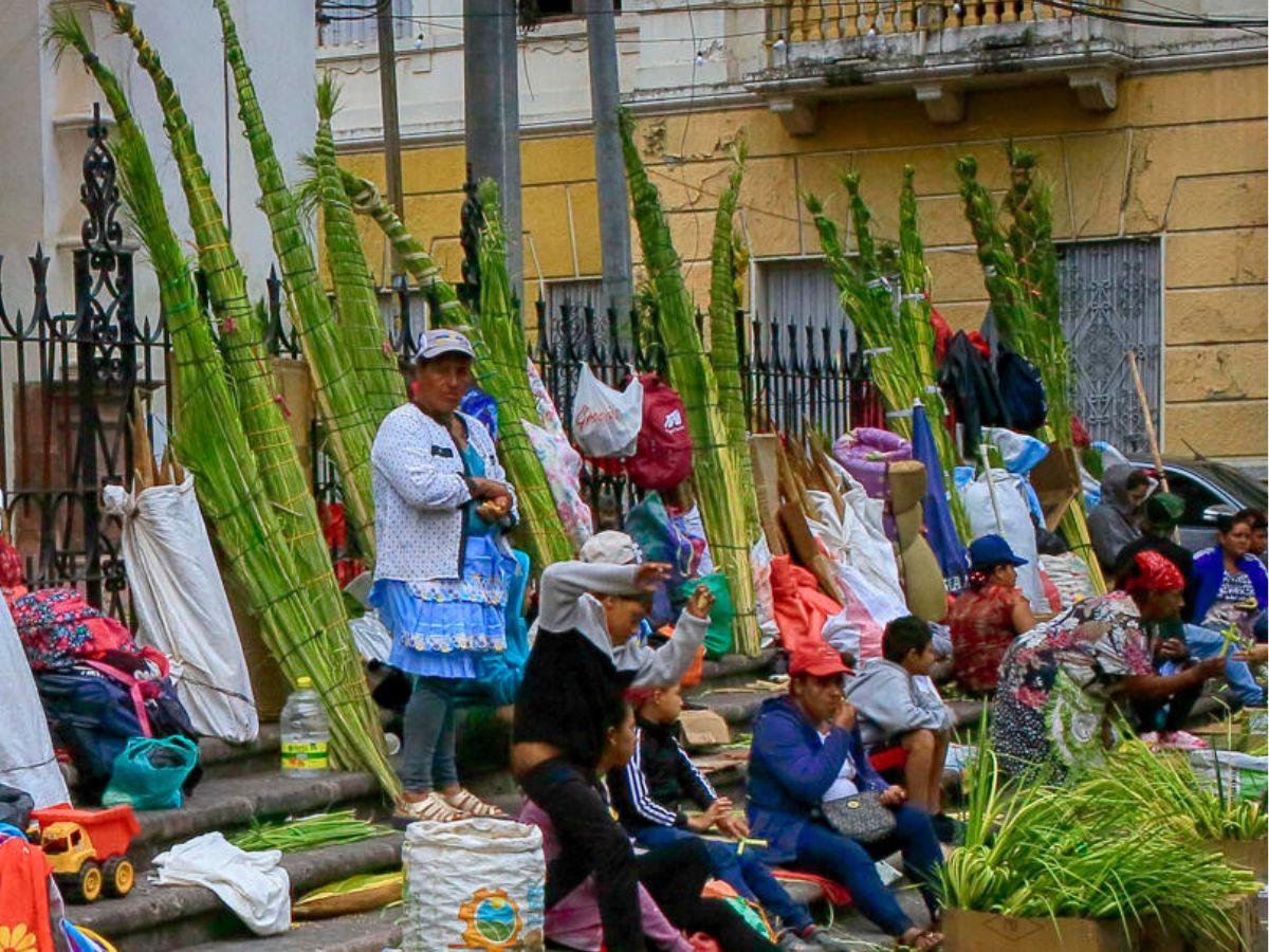 Con la tradicional venta de ramos: Así arranca la Semana Santa en Honduras