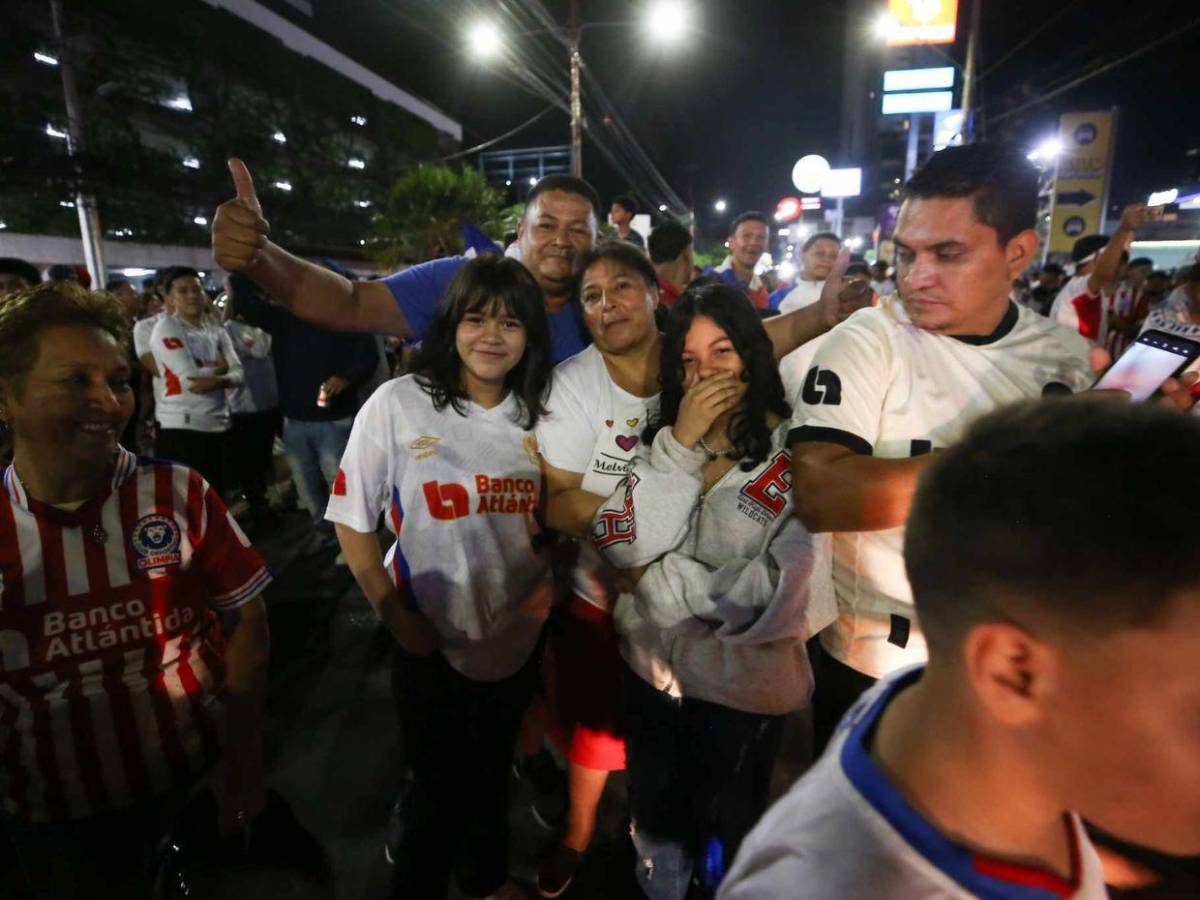 ¡Locura en bulevar Morazán! Así festejan los olimpistas el título 39