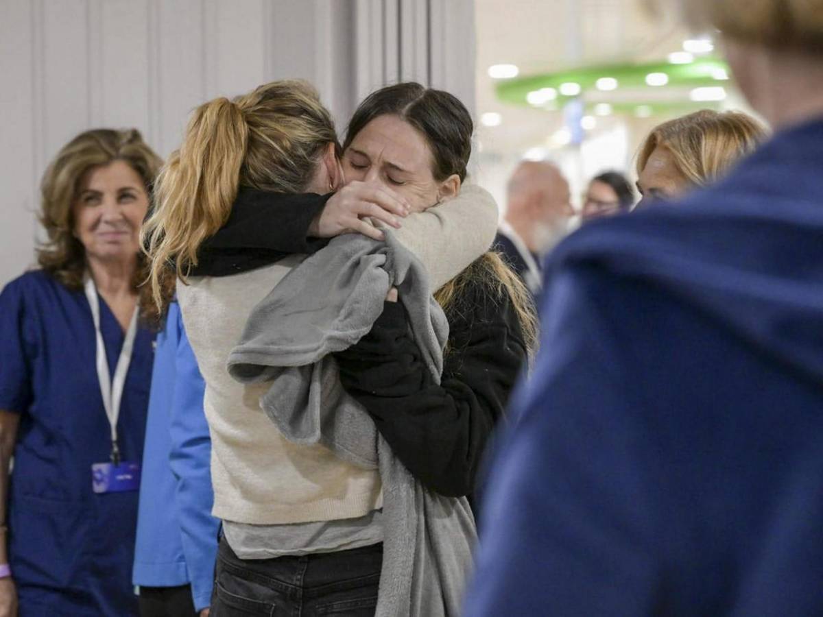 Dramático reencuentro entre rehenes liberadas por Hamás y sus familias
