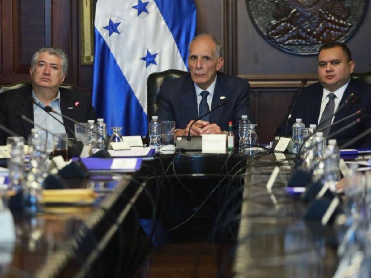 La decisión de Nasry Asfura con el lobismo que hacía Hugo Llorens en EE UU