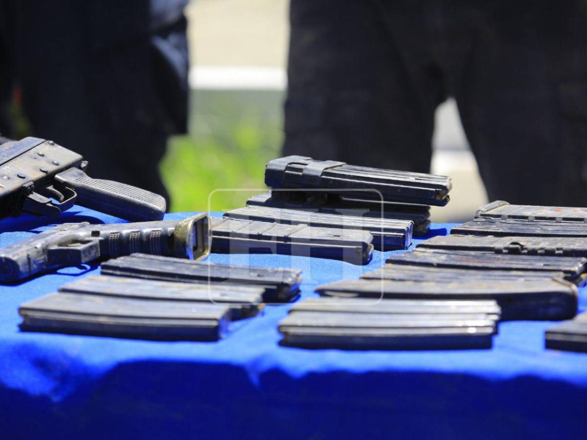 Armas, drogas e indumentaria policial: lo que decomisaron a líder de “La Kleivona”