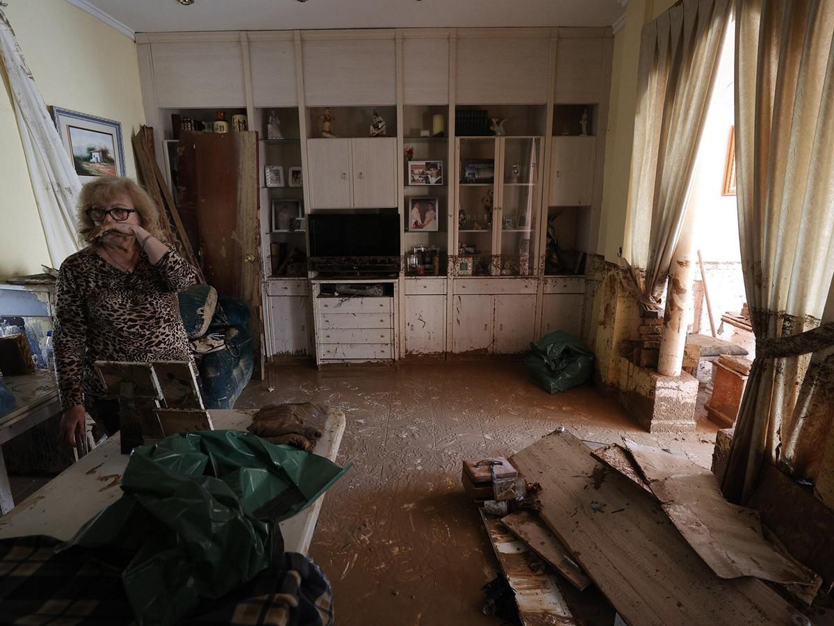 Cientos de voluntarios trabajan en la limpieza y búsqueda de desaparecidos en Valencia Cientos de voluntarios trabajan en la limpieza y búsqueda de desaparecidos en Valencia