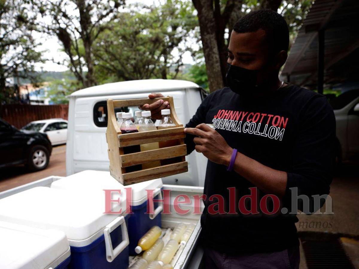 Con jugos 100% naturales, joven periodista emprende en la capital