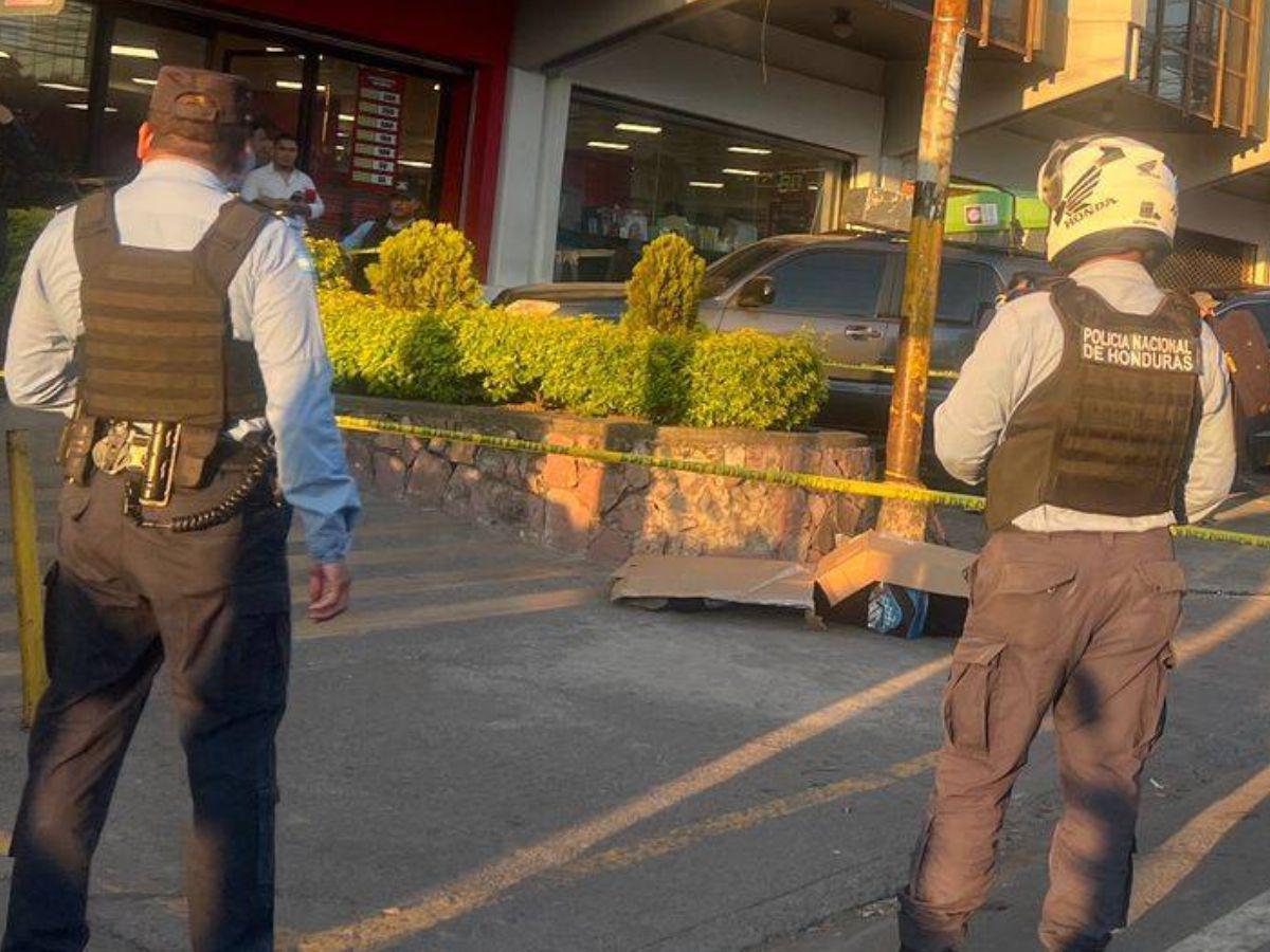 Guardia mató a motociclista, entregó su arma y luego se fue en bicicleta a un bar
