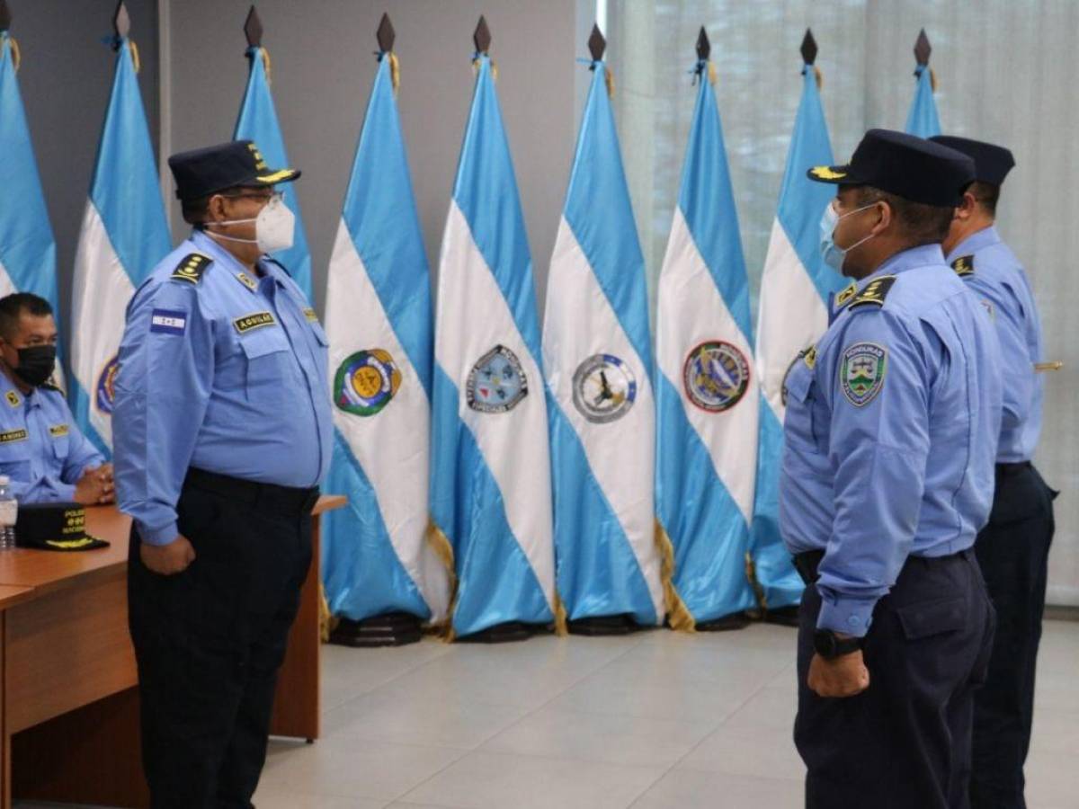 Policía Nacional realiza traspaso de mando de las Direcciones Nacionales y Departamentales