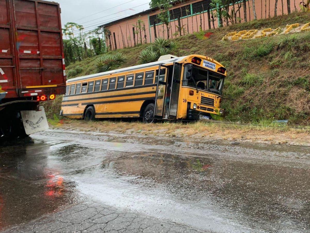 Varios heridos en accidente de bus en Jutiapa, Atlántida; regresaban de excursión