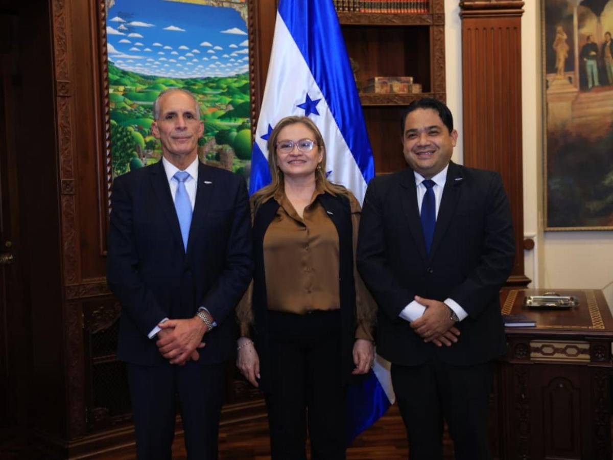 ¿Quiénes son los nuevos funcionarios que juramentó Nasry Asfura?