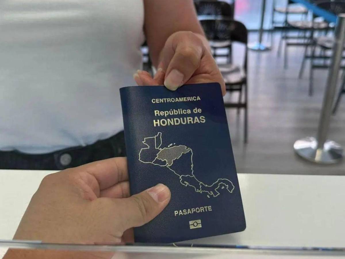 ¿Qué beneficios tendrán Enrique Reina y otras personas a las que se le otorgaron pasaportes diplomáticos?