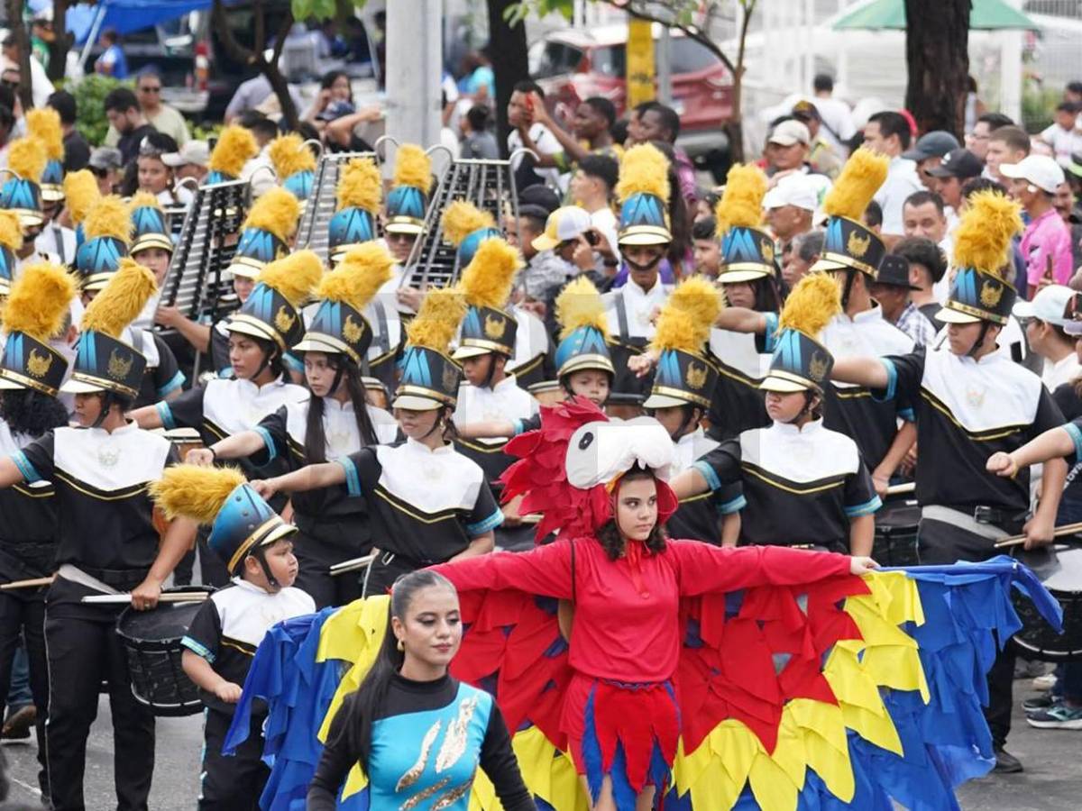 Fervor cívico y color están presentes en los desfiles patrios Honduras 2025