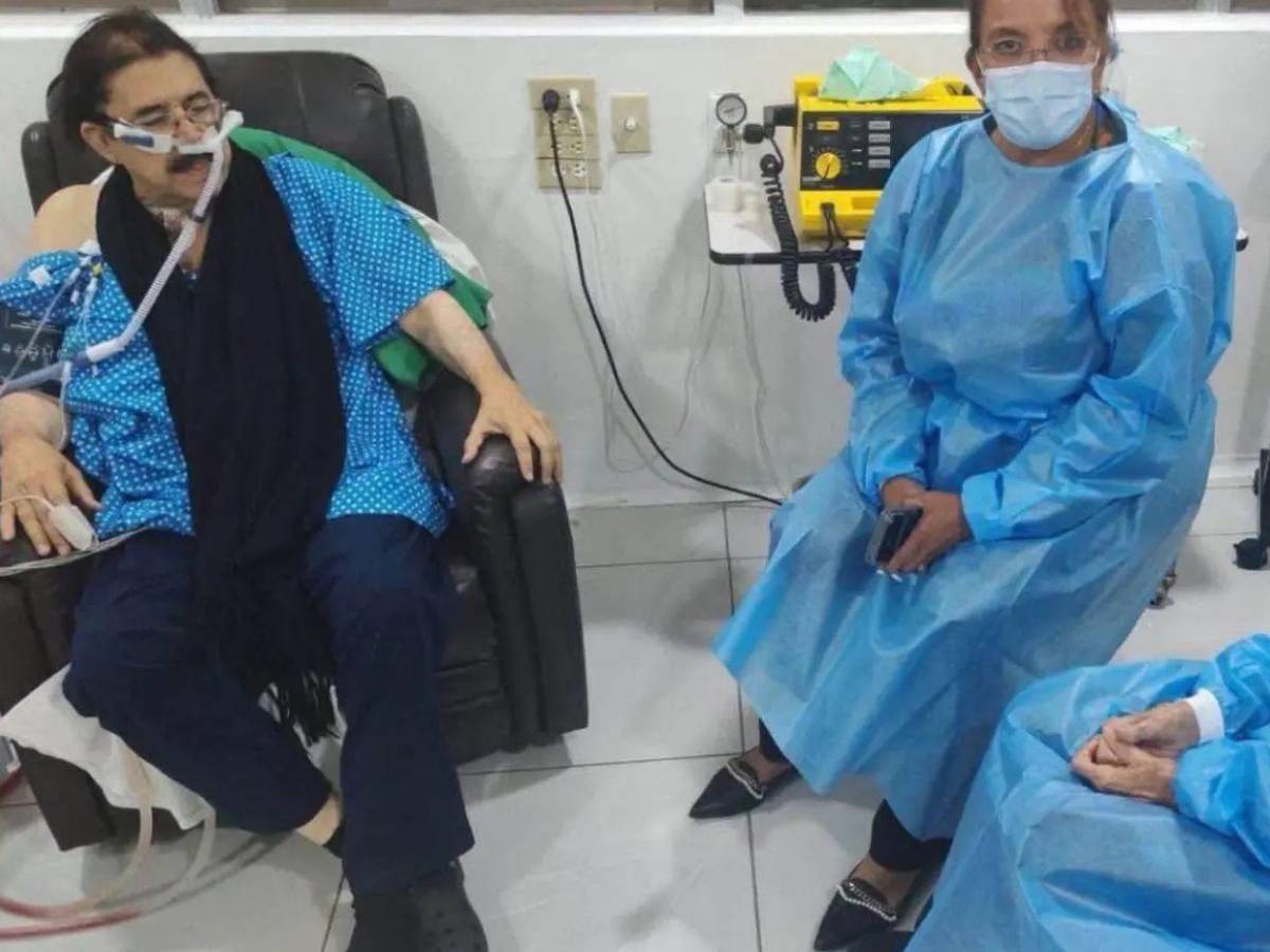 Manuel Zelaya viajaría a México para continuar con su recuperación médica