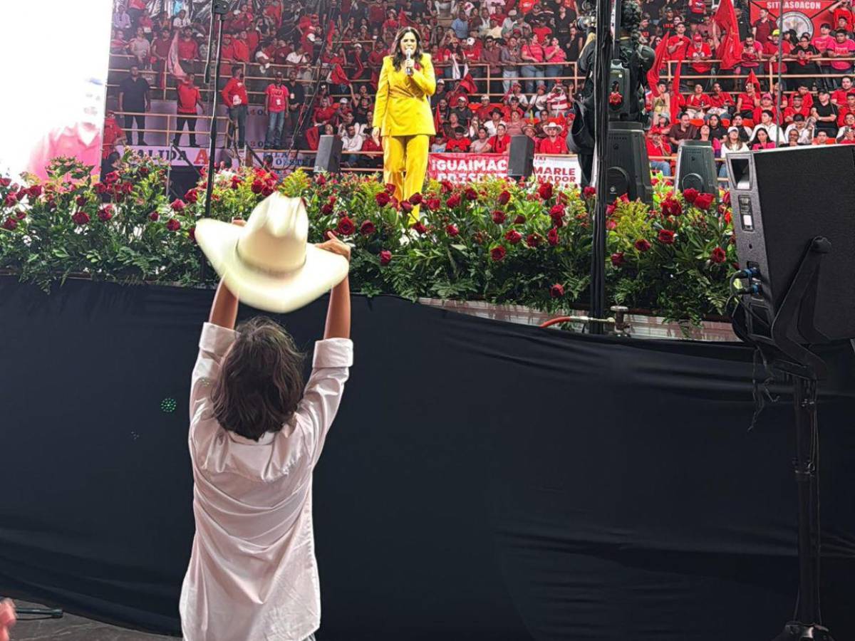 El nieto con el sombrero, figuras que resurgen y polémica revista: curiosidades en asamblea de Libre