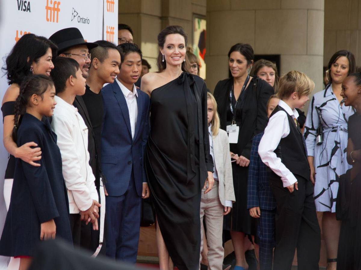 La postura de Angelina Jolie ante la decisión de sus hijos sobre el apellido de Brad Pitt