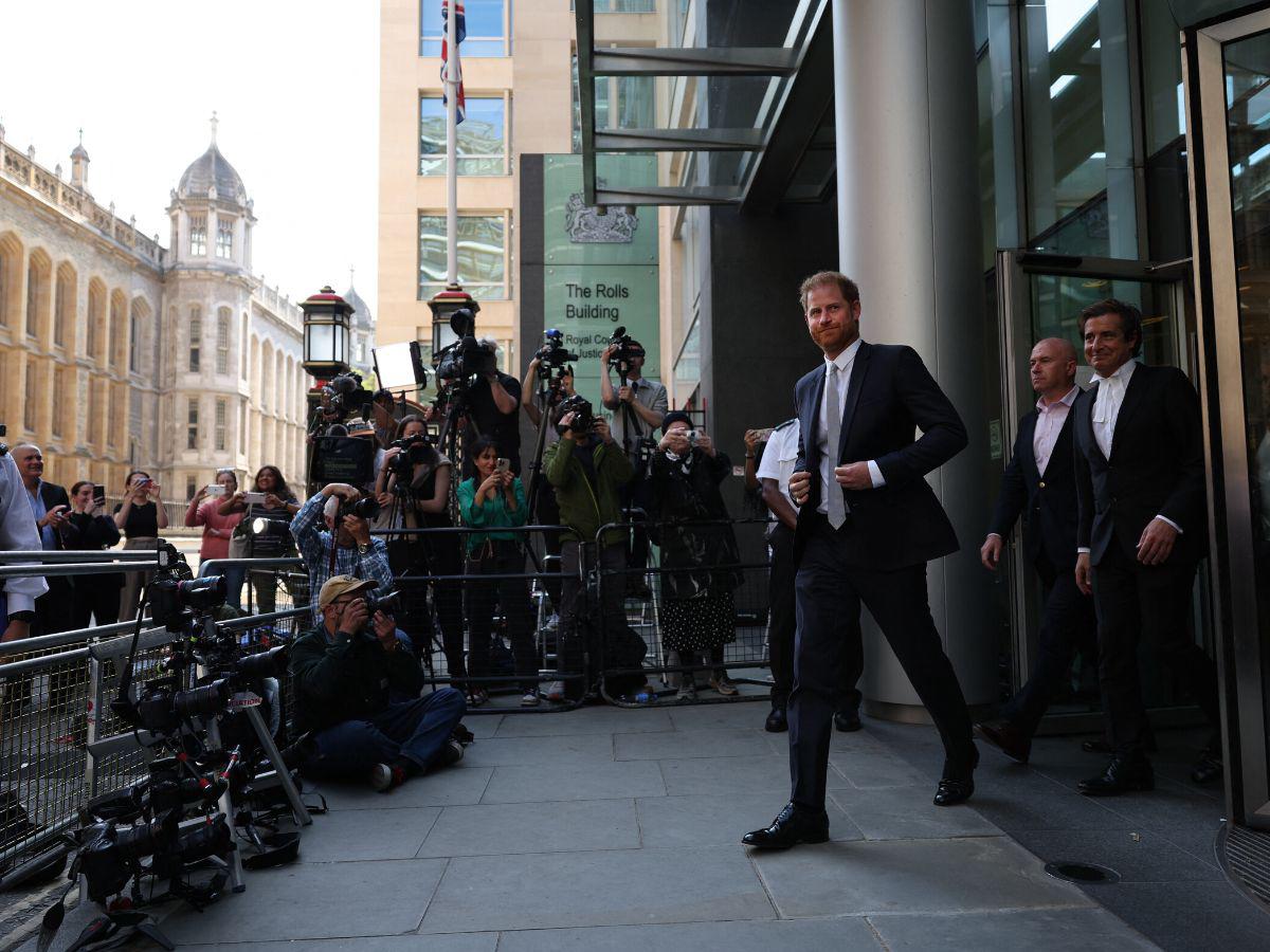 “Ha sido duro”: Príncipe Harry se rompe durante juicio