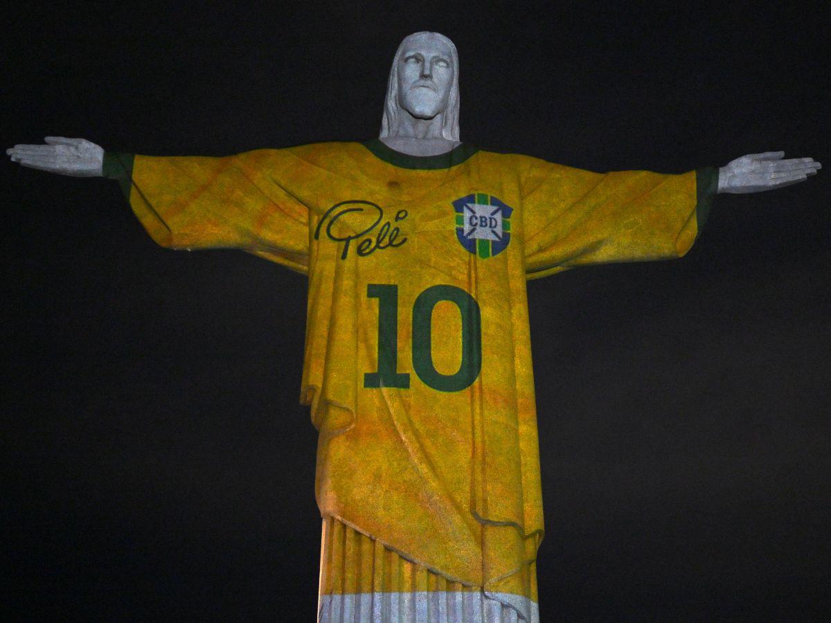 Cristo Redentor se viste con el ‘10’ de Pelé y el Papa envía mensaje
