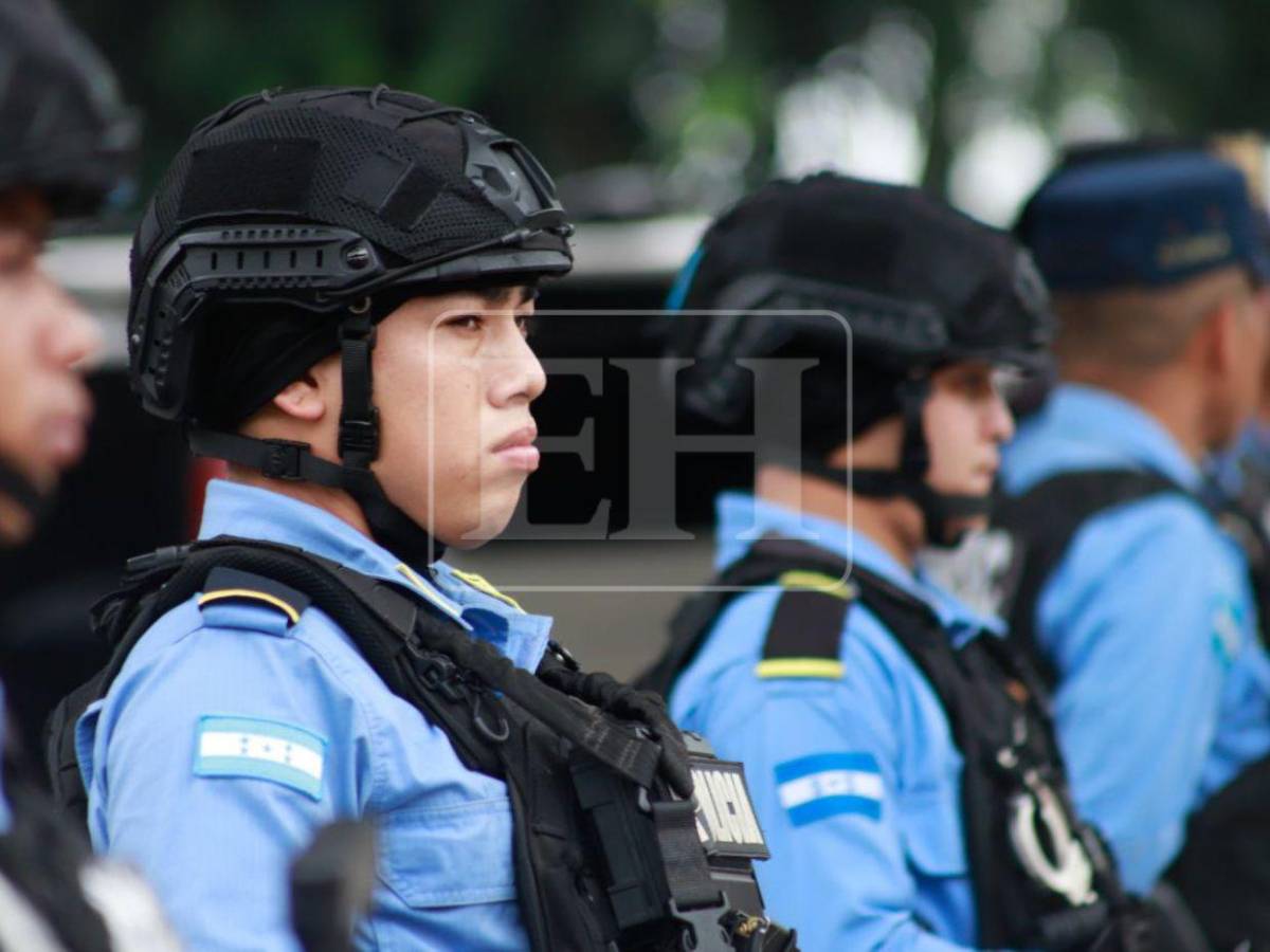 Con dolor y tristeza: Así despiden a los cuatro policías que murieron en Lempira