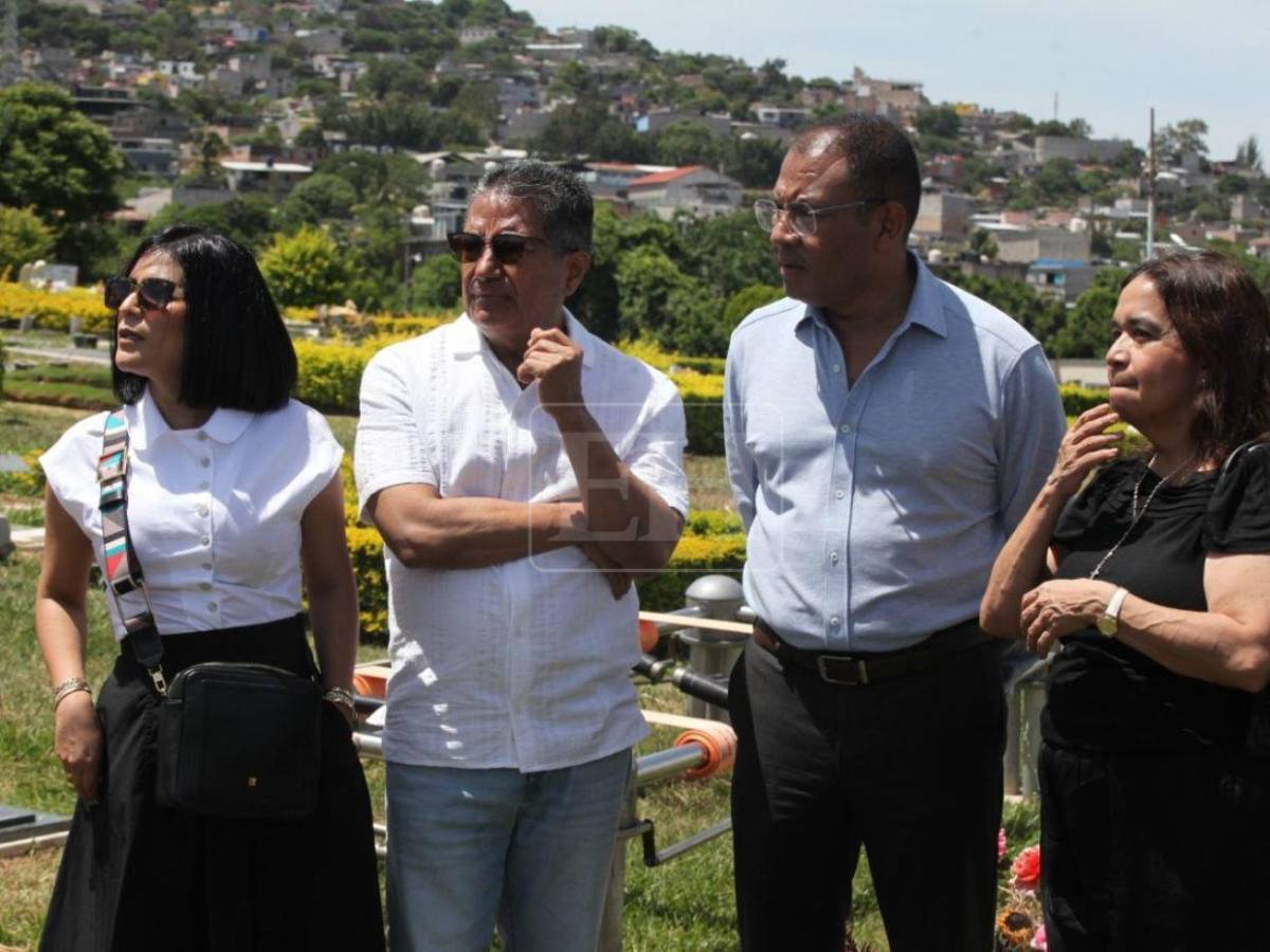 Entre mariachis y lágrimas: así dan el último adiós al periodista Arístides Aceituno