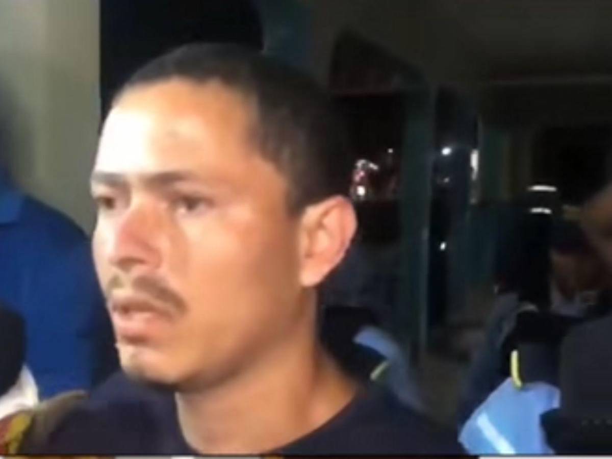 Hombre corría desnudo por las calles tras matar a machetazos a un niño en Colón