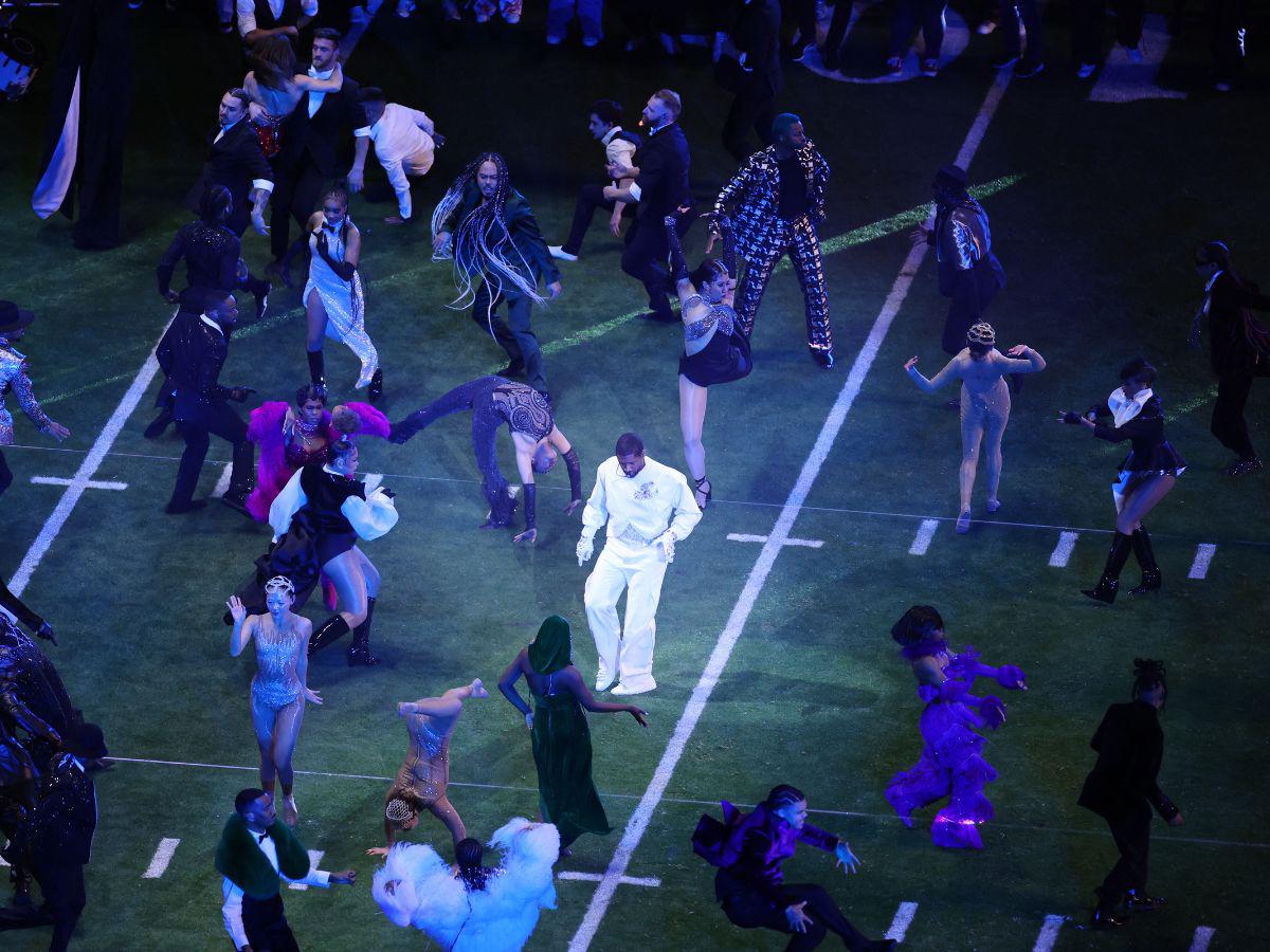 Usher pone a bailar a Las Vegas en el Halftime Show