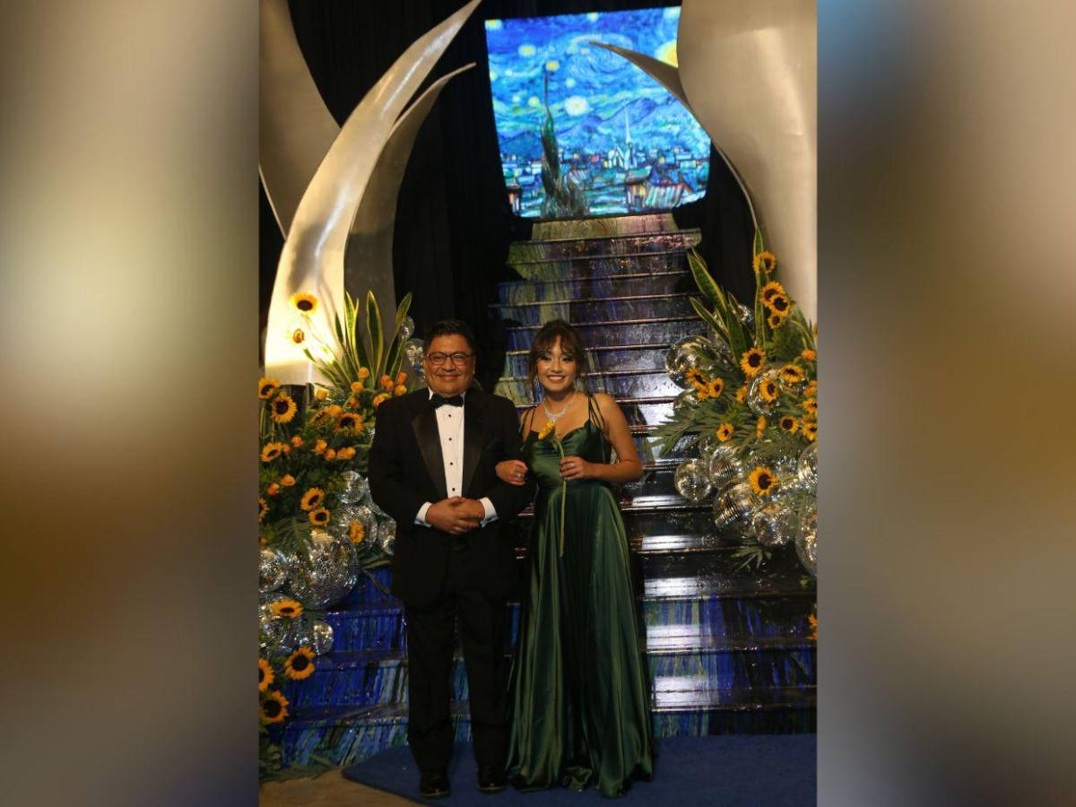 Desfile de los seniors 2025 de la Dowal School junto a sus padres