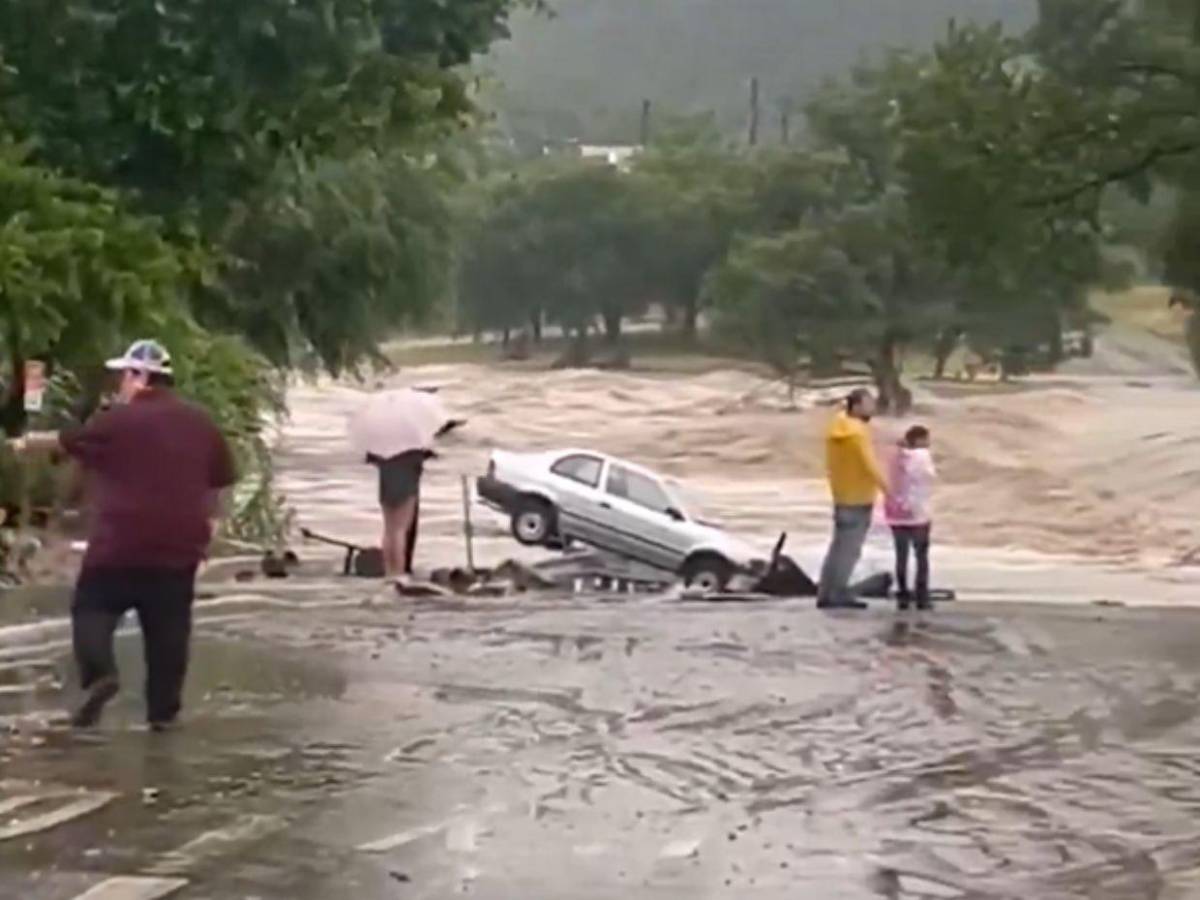 Al menos 13 muertos y decenas de desaparecidos dejan inundaciones en Texas Al menos 13 muertos y decenas de desaparecidos dejan inundaciones en Texas