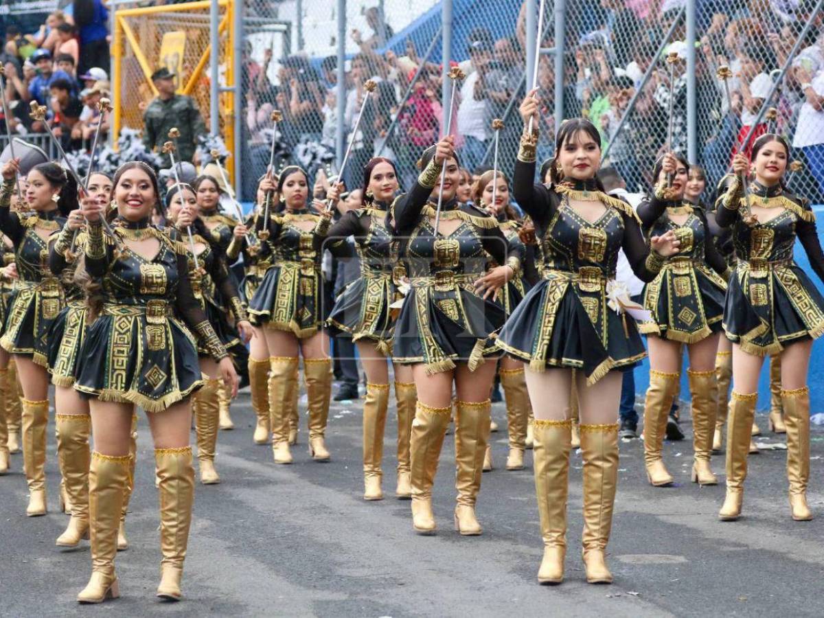Inspirados en la cultura maya: así fueron los trajes de las palillonas del Central Vicente Cáceres