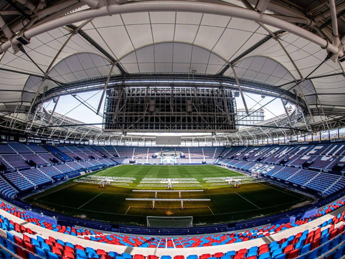 Un ganador del Balón de Oro jugó aquí: Levante, el equipo interesado en Kervin Arriaga