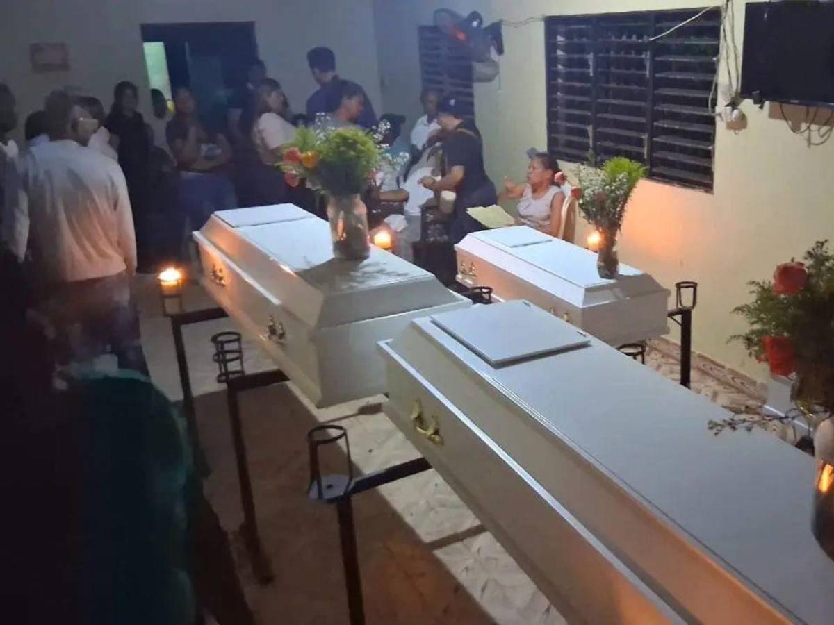 Dan último adiós a madre que envenenó a sus tres hijos y se quitó la vida en RD