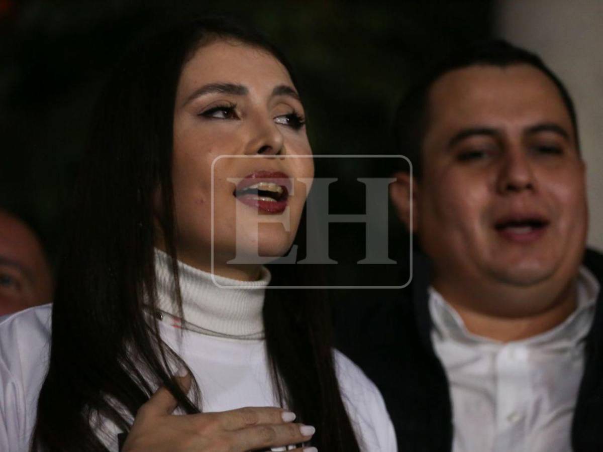 Con banderas y la presencia de Iroshka Elvir, liberales salen a las calles a pedir voto por voto