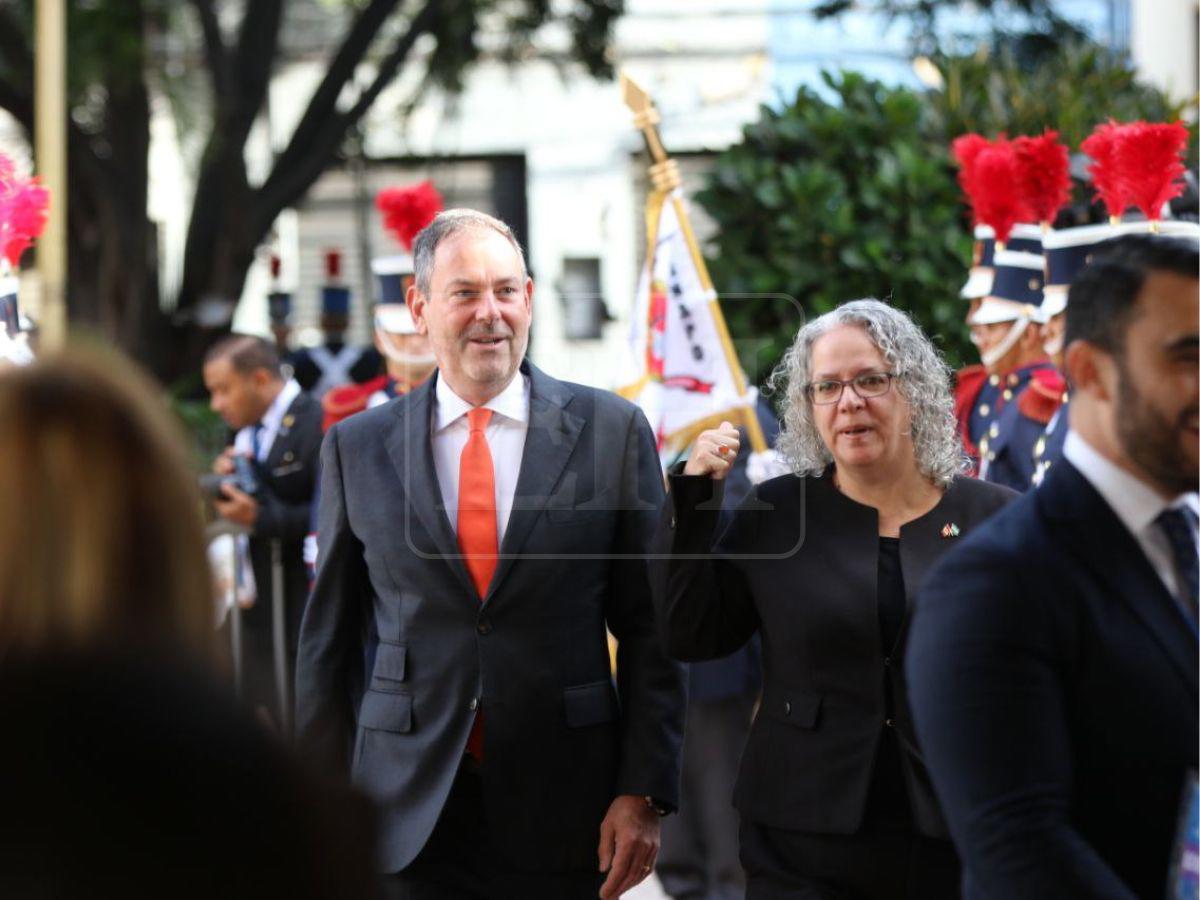 Diplomáticos, funcionarios y otras personalidades presentes en la toma de posesión de Nasry Asfura